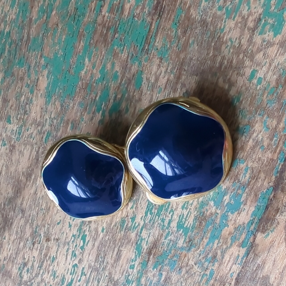 Vintage DARIA Navy Blue & Gold 80s Retractable Post and Clip-On Earrings